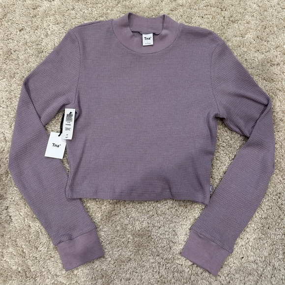 Aritzia (TNA)
Size Large
Purple - Picture 4 of 5